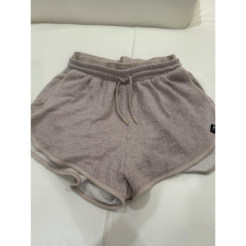 Gymshark Textured Dolphin Shorts Lavender‎ Sweat Shorts Women's Size Medium